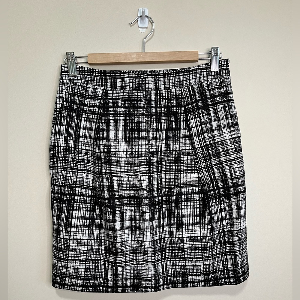 Loft skirt with pockets